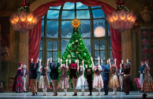 The School of Pennsylvania Ballet Students and Artists of Pennsylvania Ballet in George Balanchine’s The Nutcracker™ Photo: Alexander Iziliaev